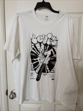 Levi's White Tee with Black Graphic Logo